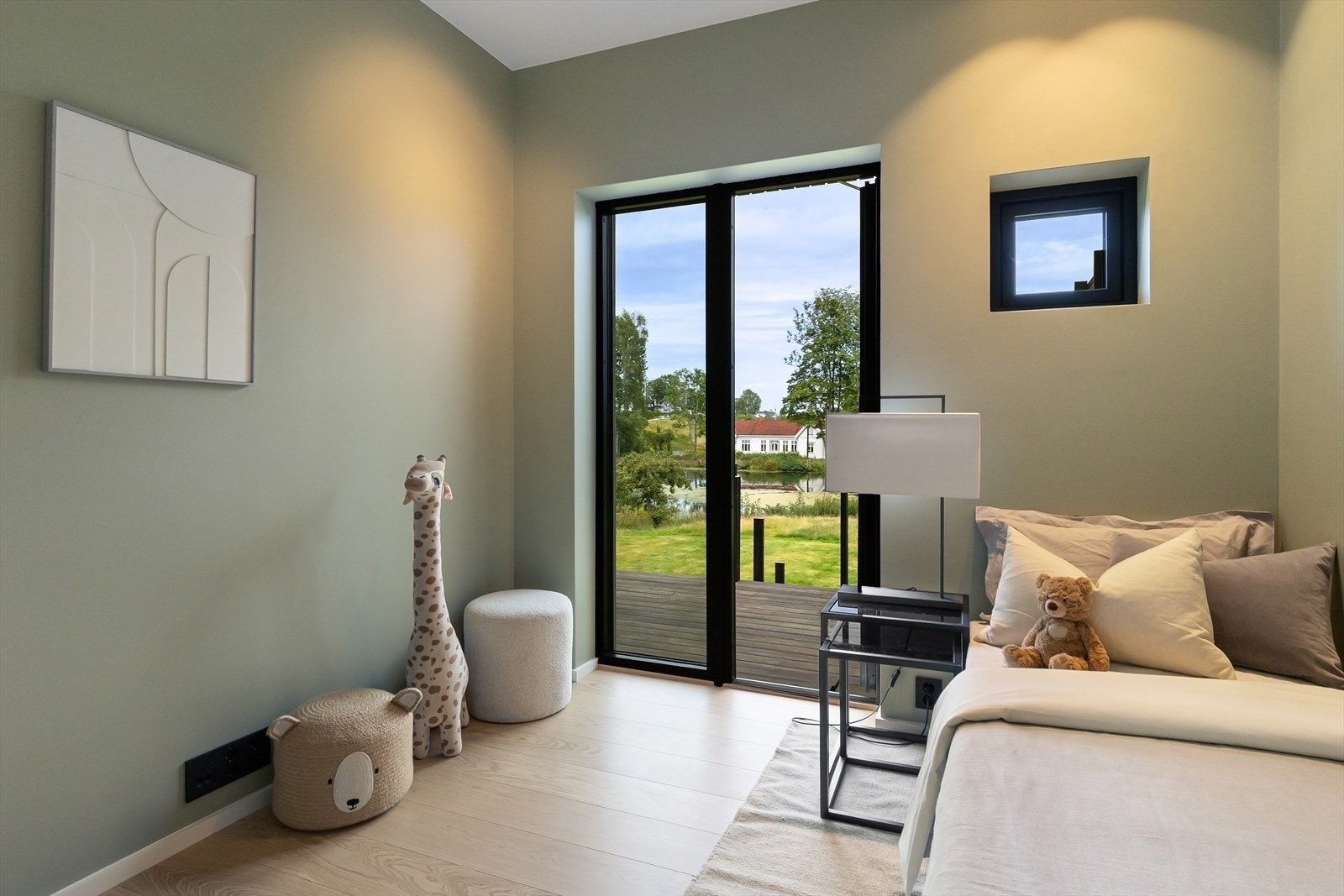 Boligen inneholder totalt 4 soverom, alle av god størrelse. Galleribilde