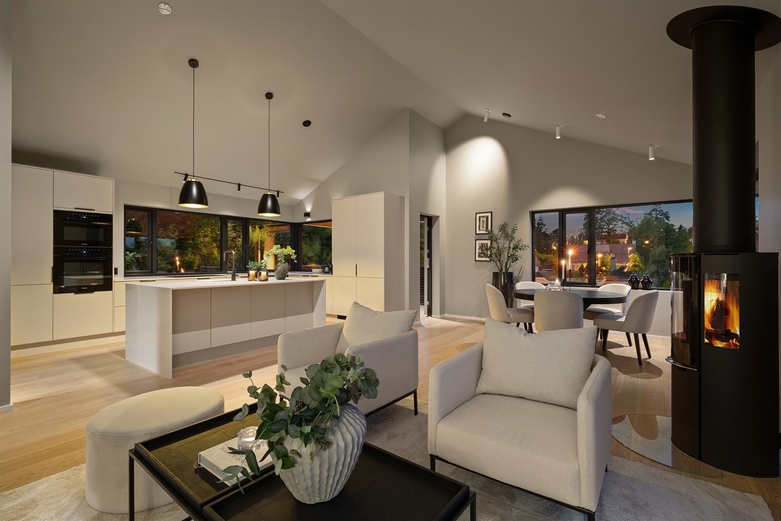 Luftig romfølelse med ekstra takhøyde. Galleribilde