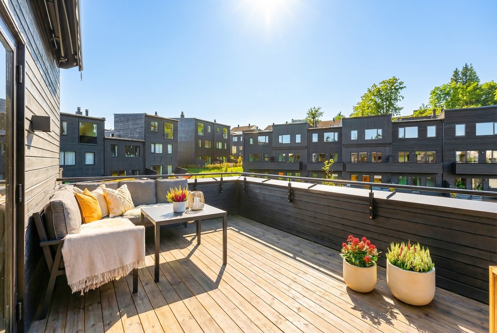 Velkommen til Huldreveien 156 - Kontakt meglere på 980 45 319 / 464 59 630 dersom privatvisning ønskes. Galleribilde