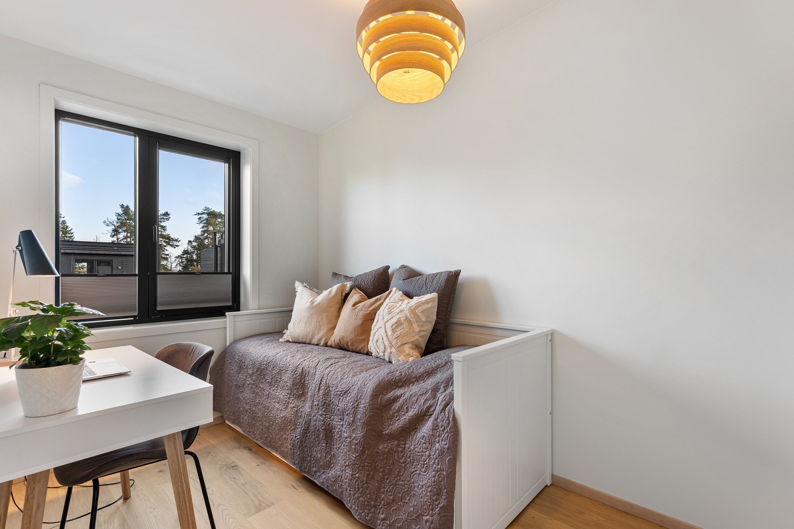 Soverom nr. 4 - Velegnet som gjesterom eller kontor, med lystette plisségardiner også her. Galleribilde