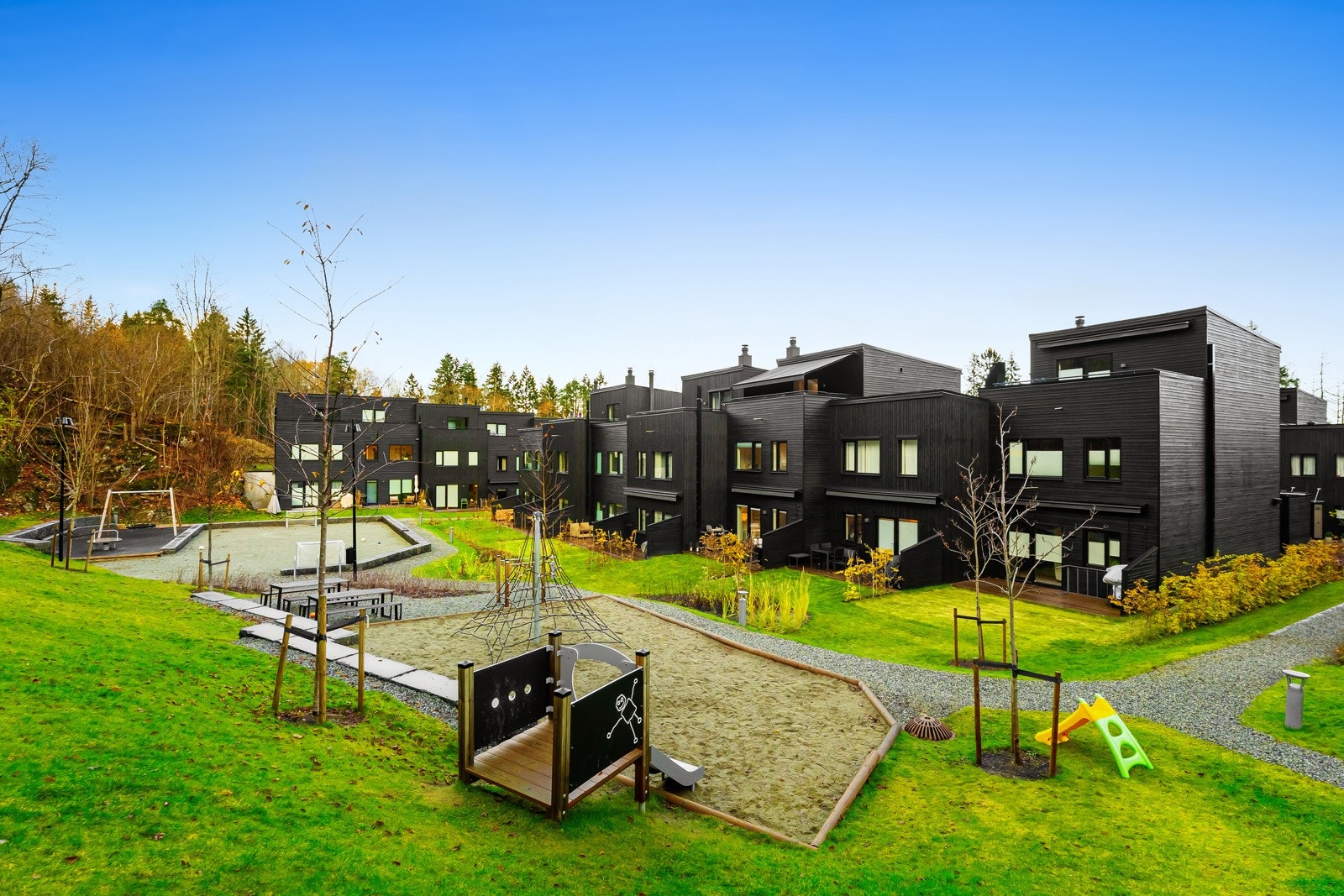 Nydelige og pent opparbeidede fellesområder og internveier - Ca. 10 minutters gangavstand til Asker stasjon. Galleribilde
