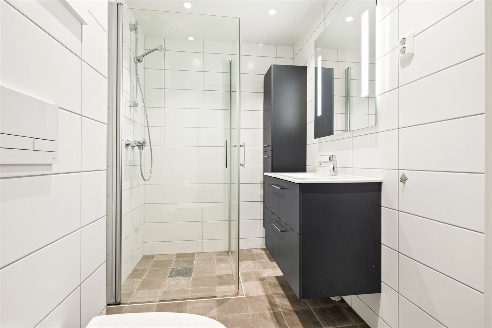 Lekkert og moderne baderom med gode løsninger. Galleribilde