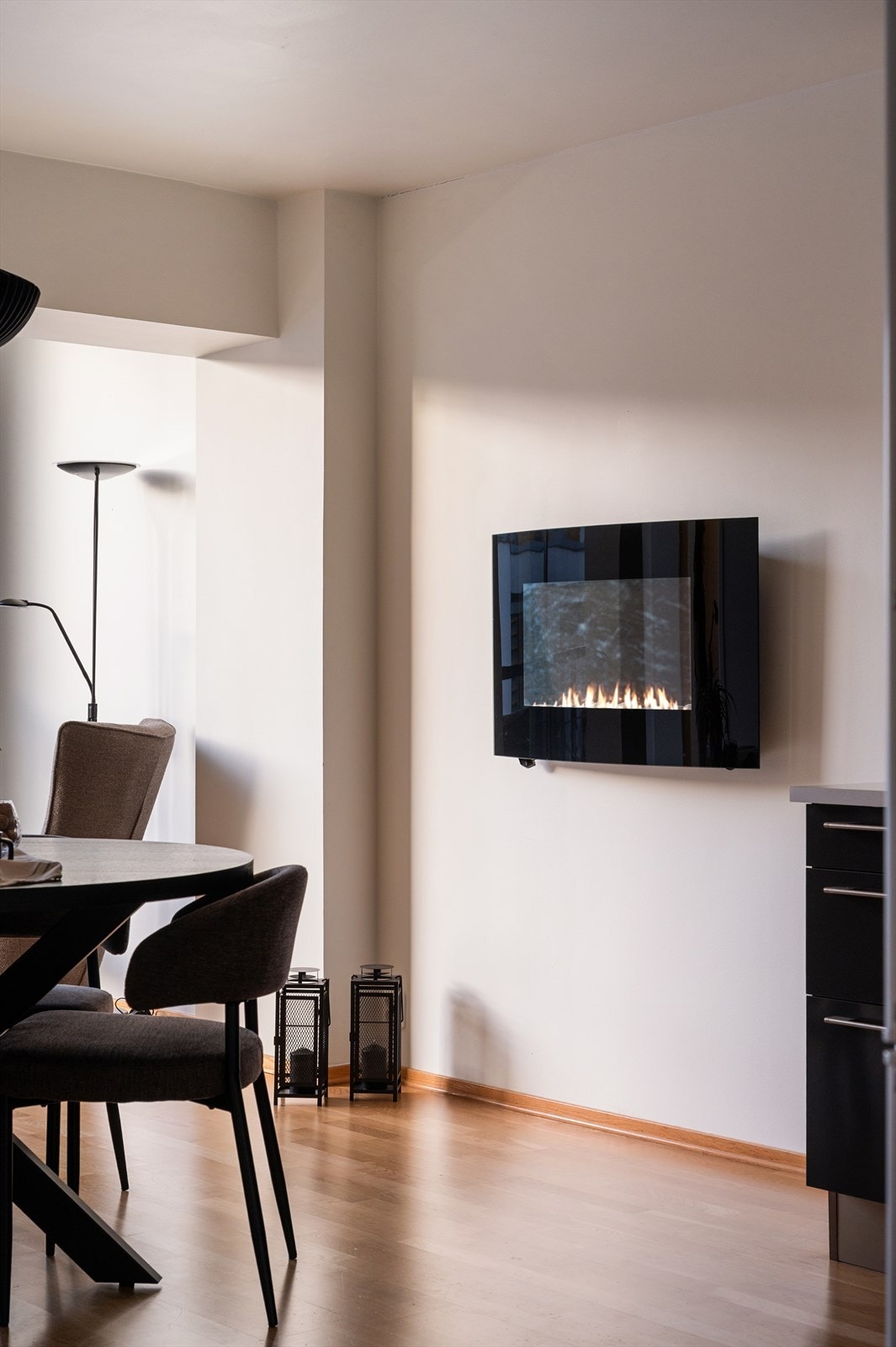 Hyggelig elektrisk peis Galleribilde