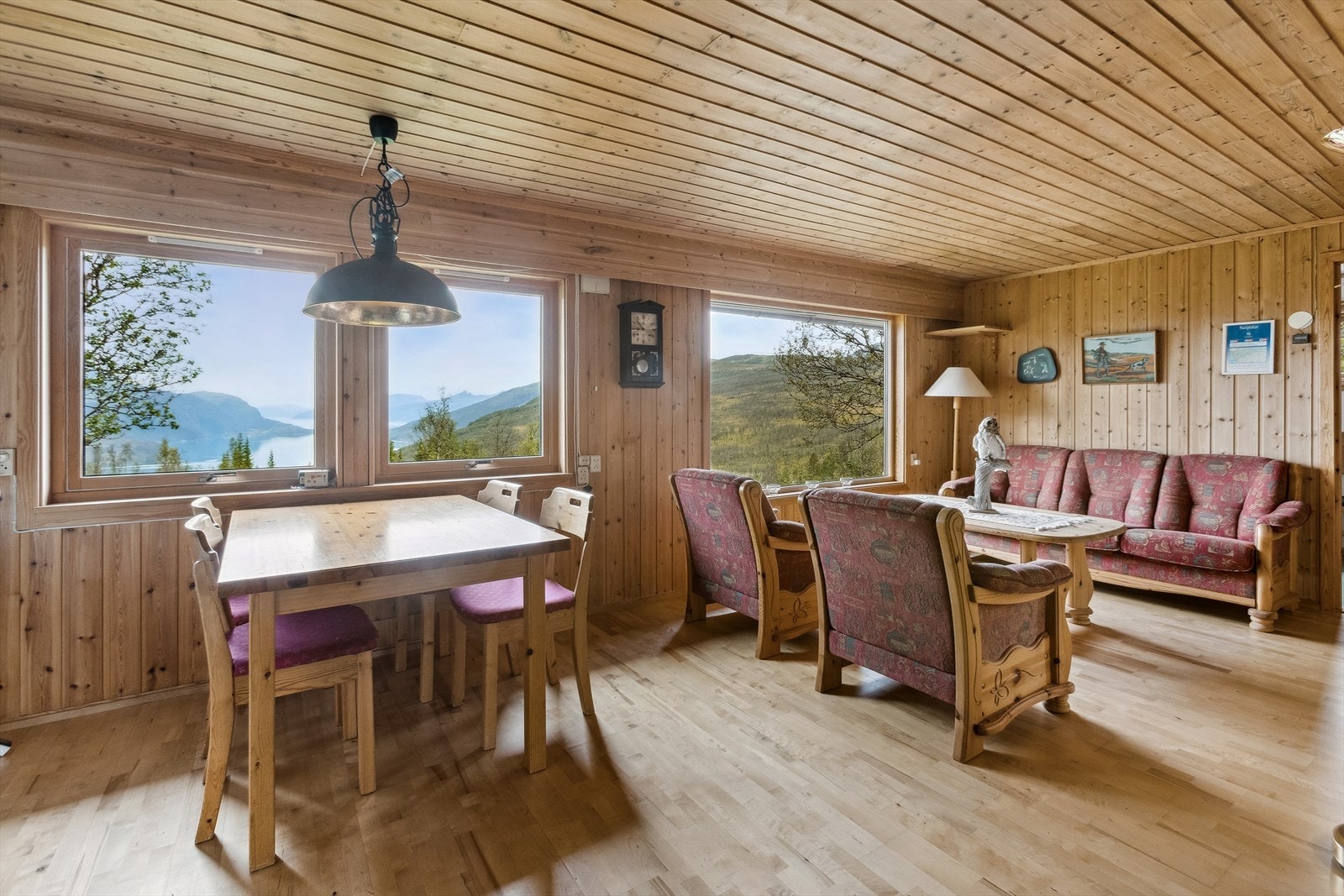 Her får man en naturlig planløsning med møbleringmuligheter i forskjellige soner. Galleribilde