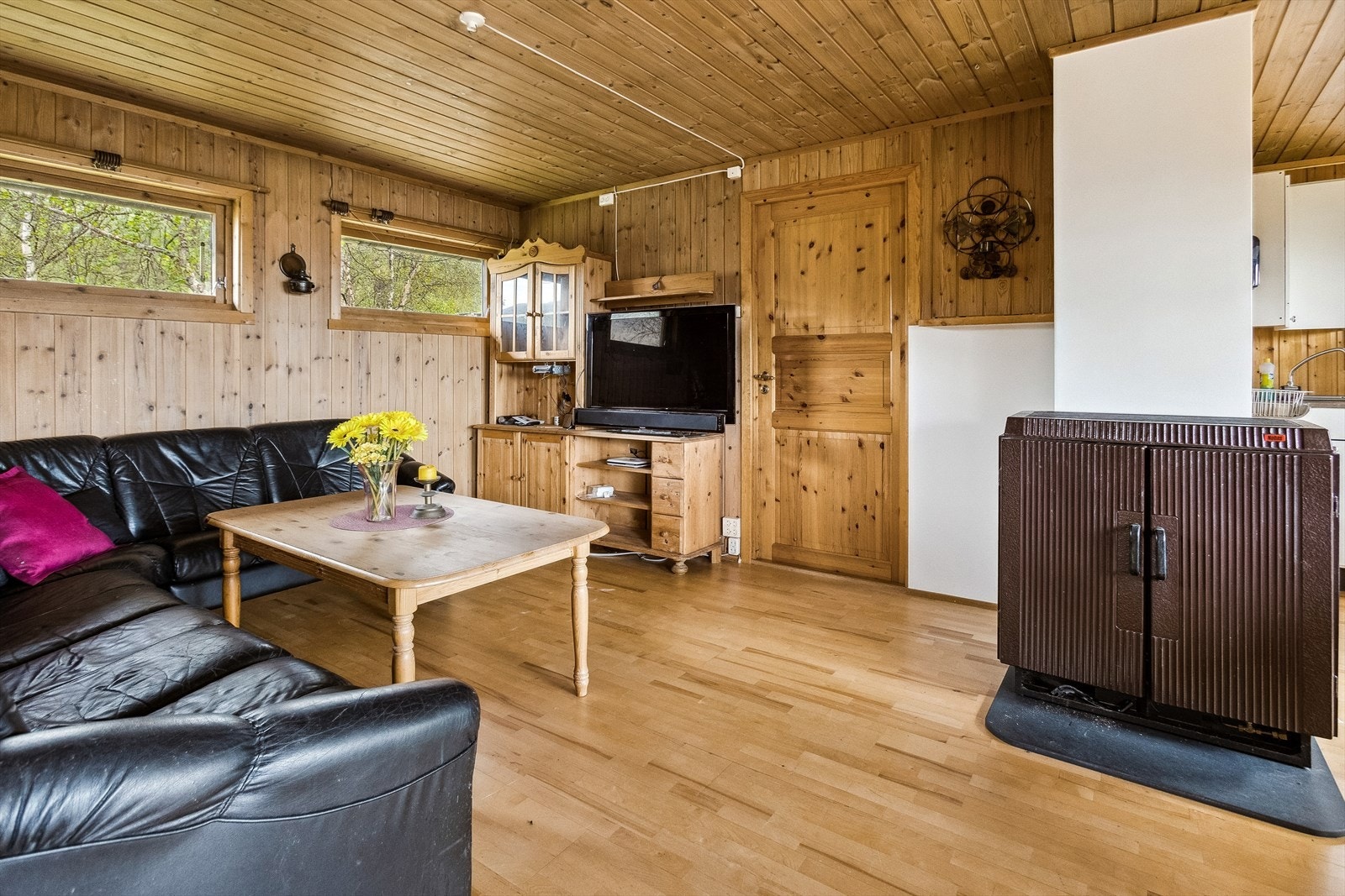 Det er montert ildsted for en lun oppvarming. Galleribilde
