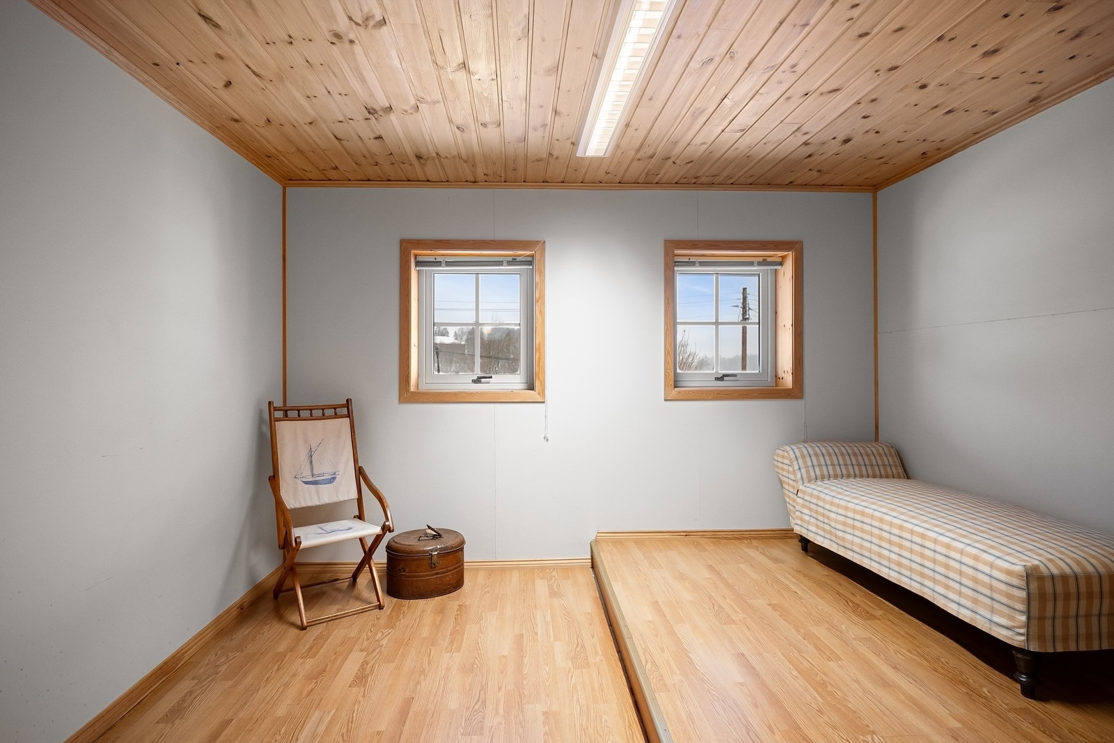 Bod 1 har laminatgulv og plass til seng og oppbevaring. Kan benyttes som kjellerstue Galleribilde