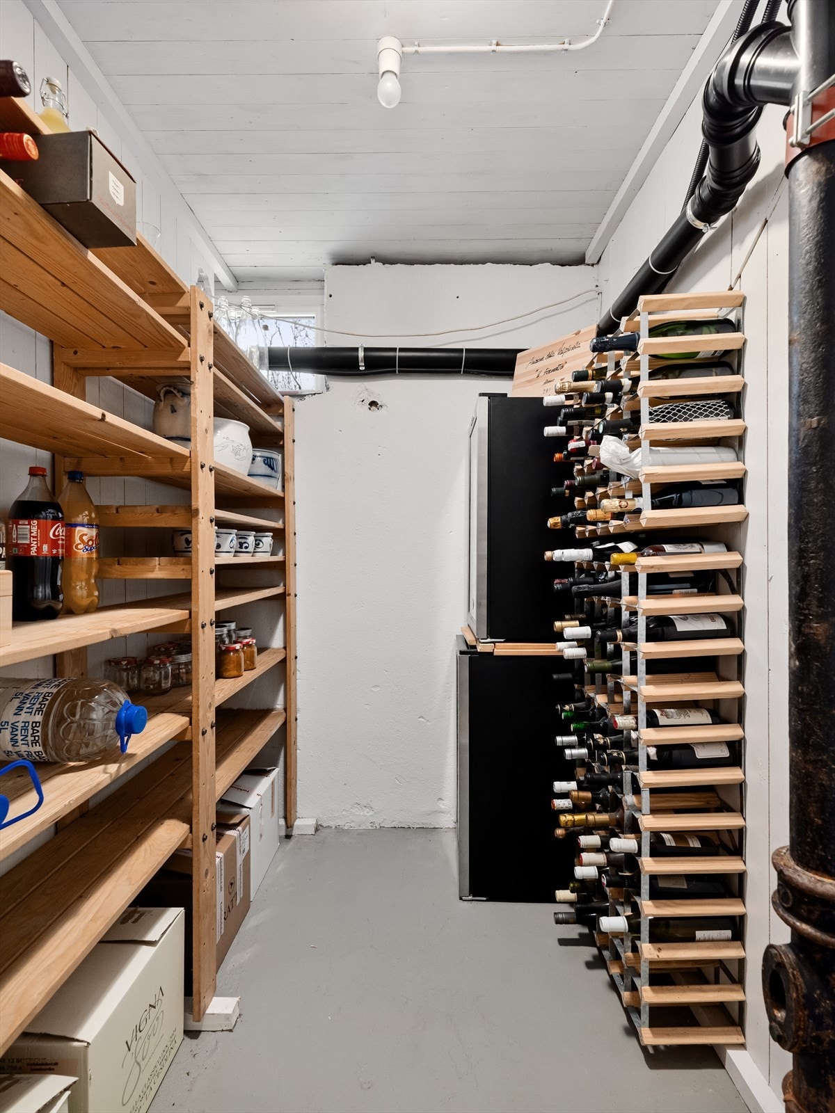 En annen bod er perfekt egnet som mat- eller vinkjeller. Galleribilde