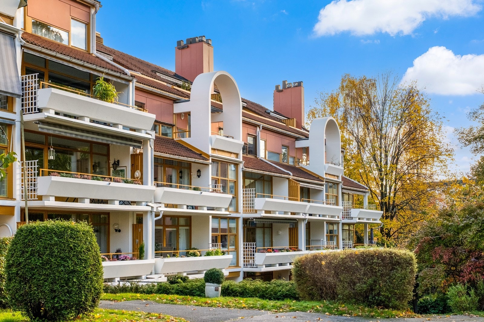 Leiligheten ligger i et populært boligsameie med flotte felles grøntarealer innerst i blindvei. Galleribilde