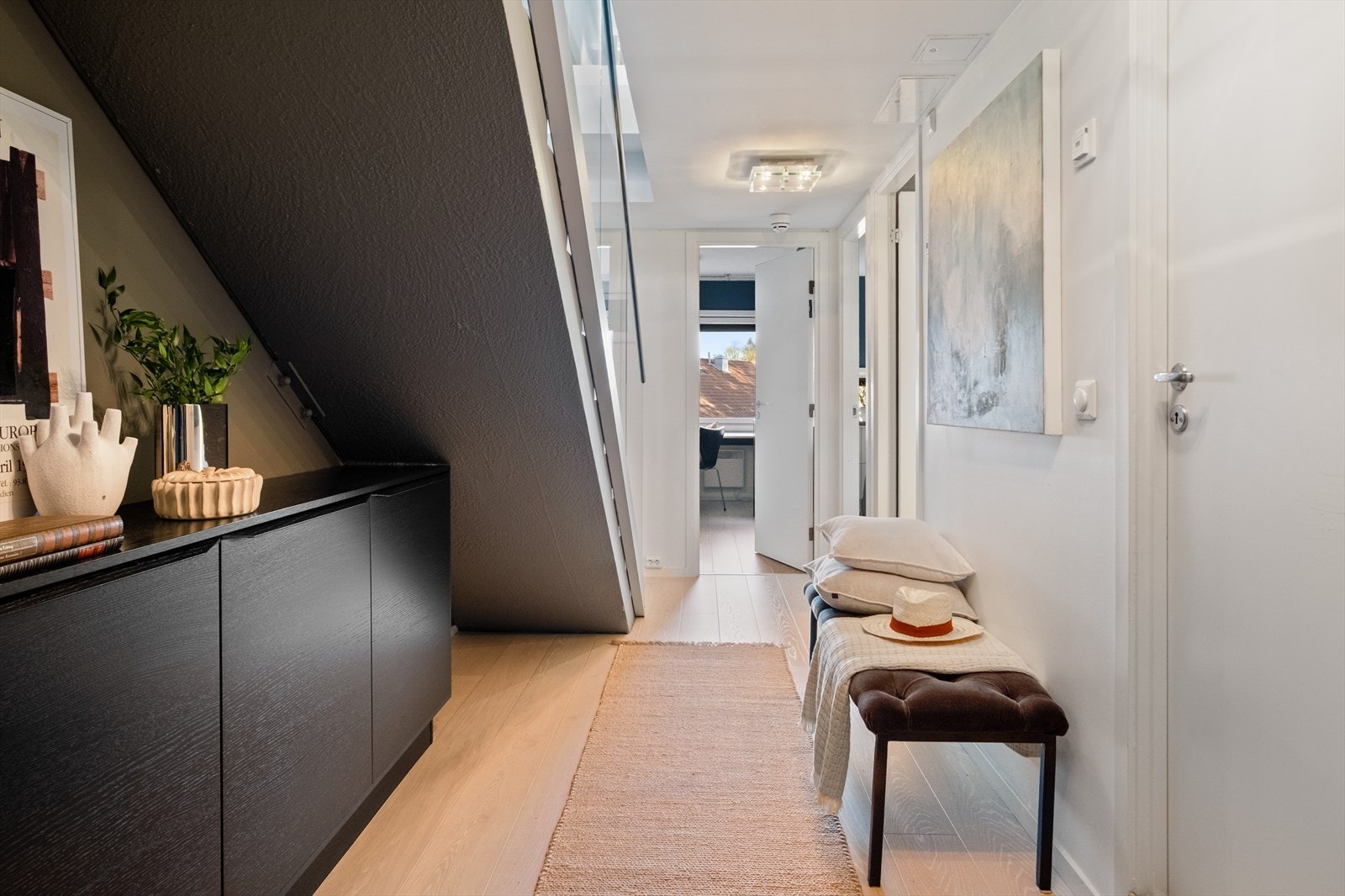 Mellomgang. Galleribilde