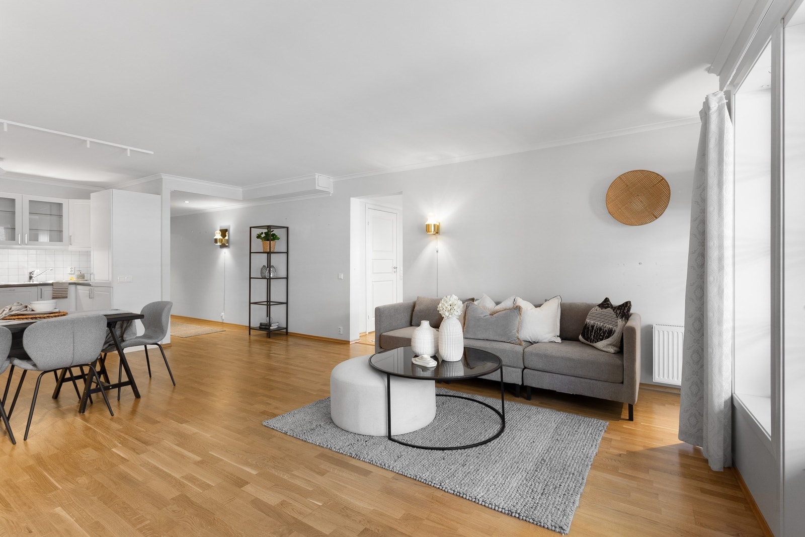 Oppvarming via radiatorer tilkoblet fjernvarme Galleribilde