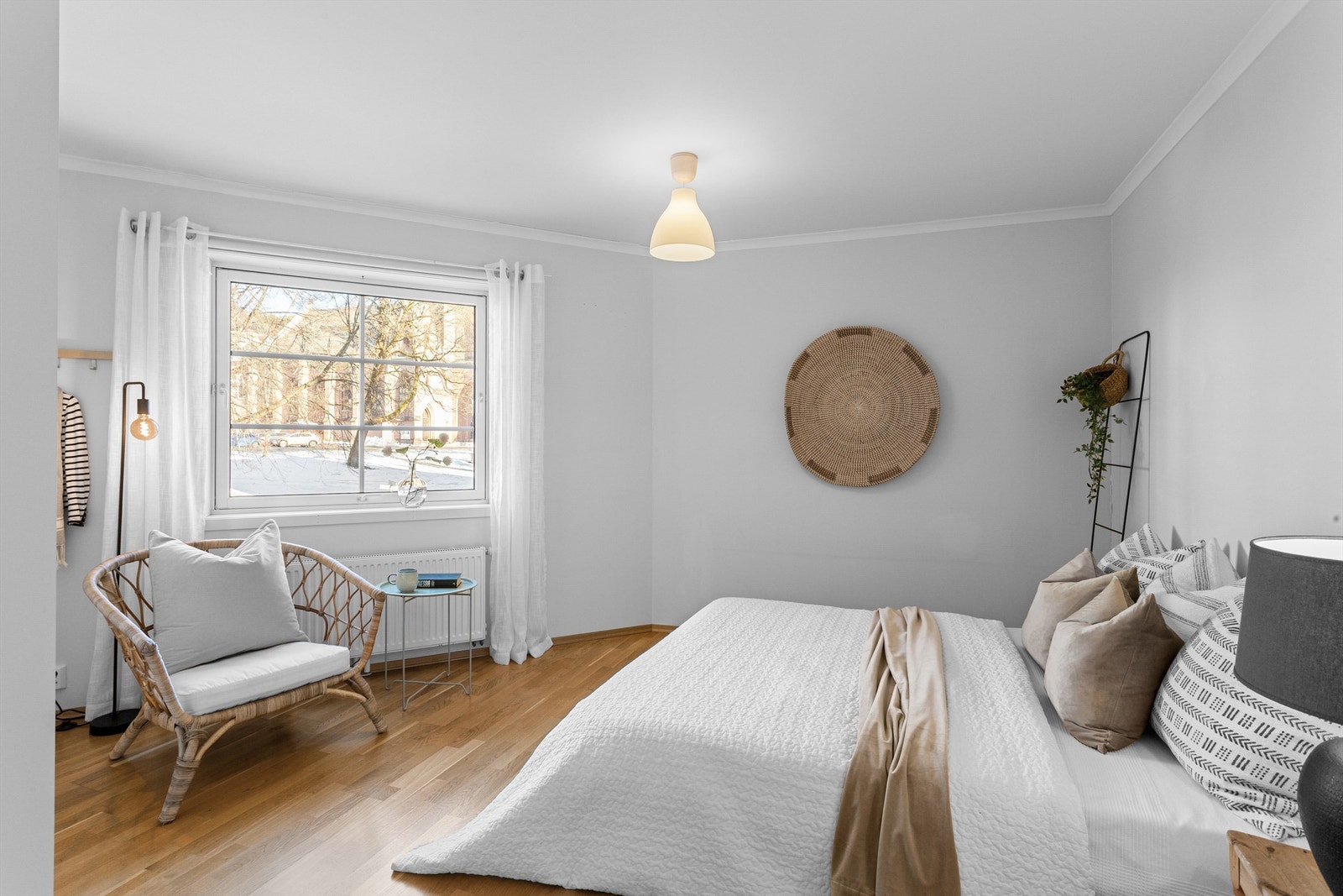 Soverom 1 er romslig og har skyvedørsgarderobe Galleribilde
