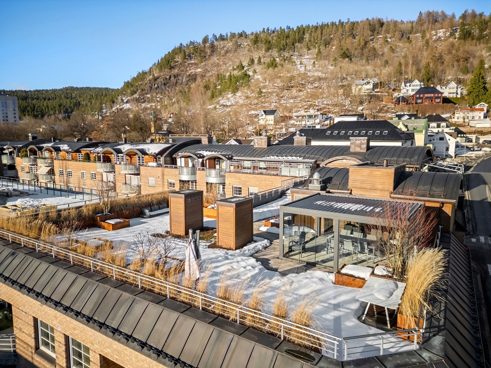 Stor og fin uteplass på felles takterrasse for borettslaget Galleribilde