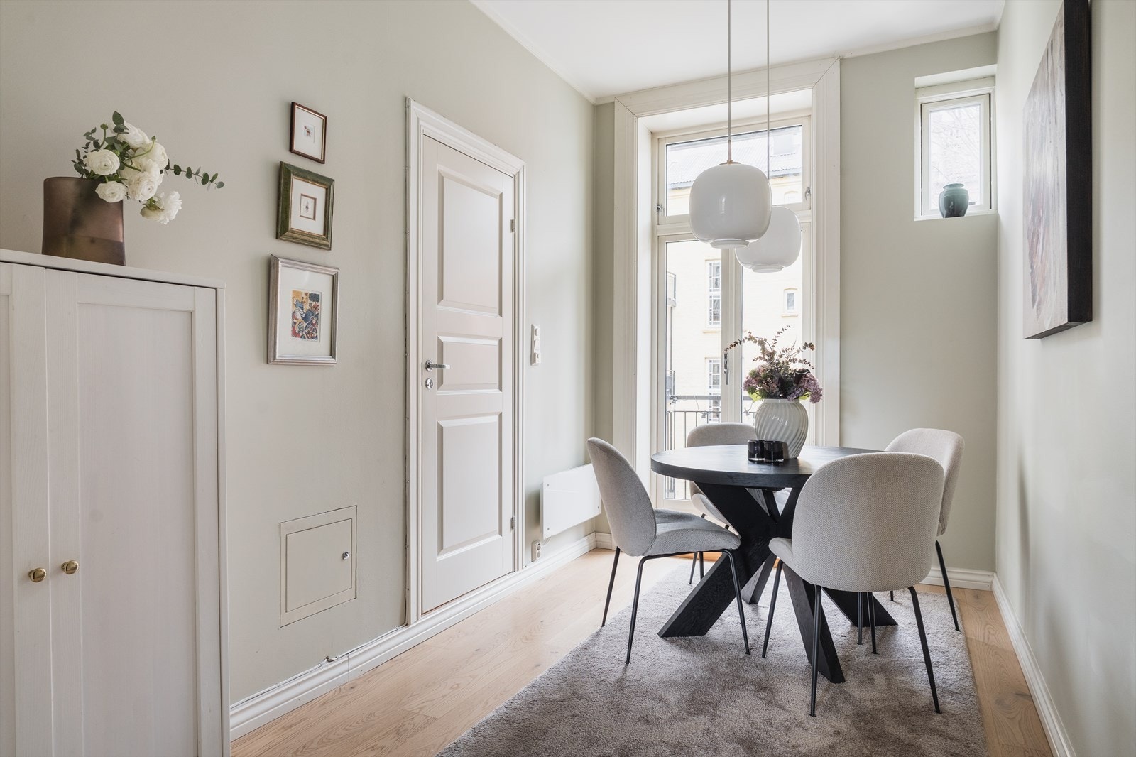 Fra spisestuen er det adkomst til bad. Galleribilde