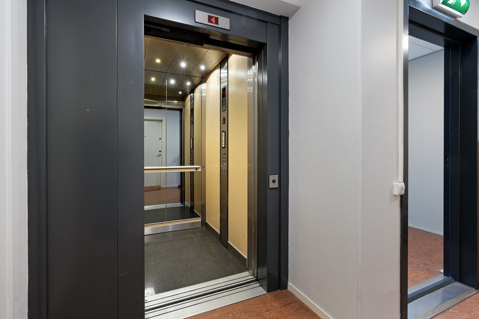 Heis i bygget som gir en behagelig adkomst til leiligheten. Galleribilde