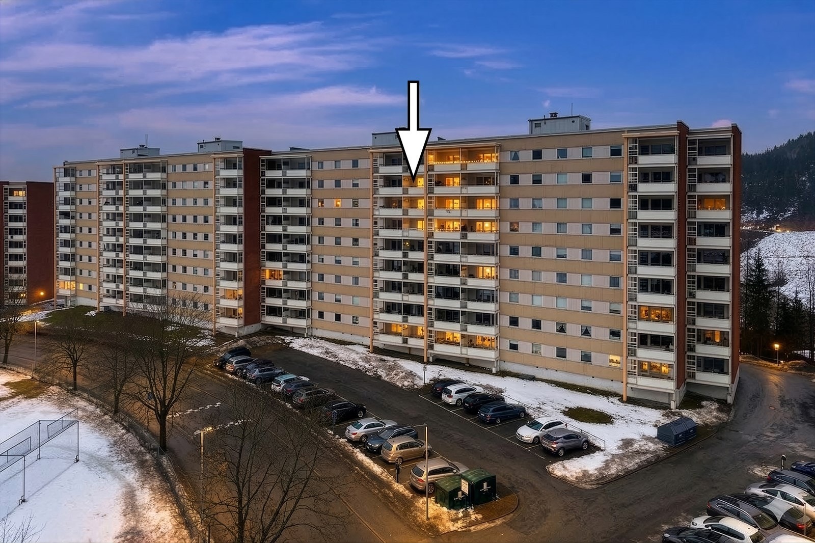 Leiligheten er beliggende i byggets 8. etasje med heis (bilde redigert med AI - avvik kan forekomme) Galleribilde