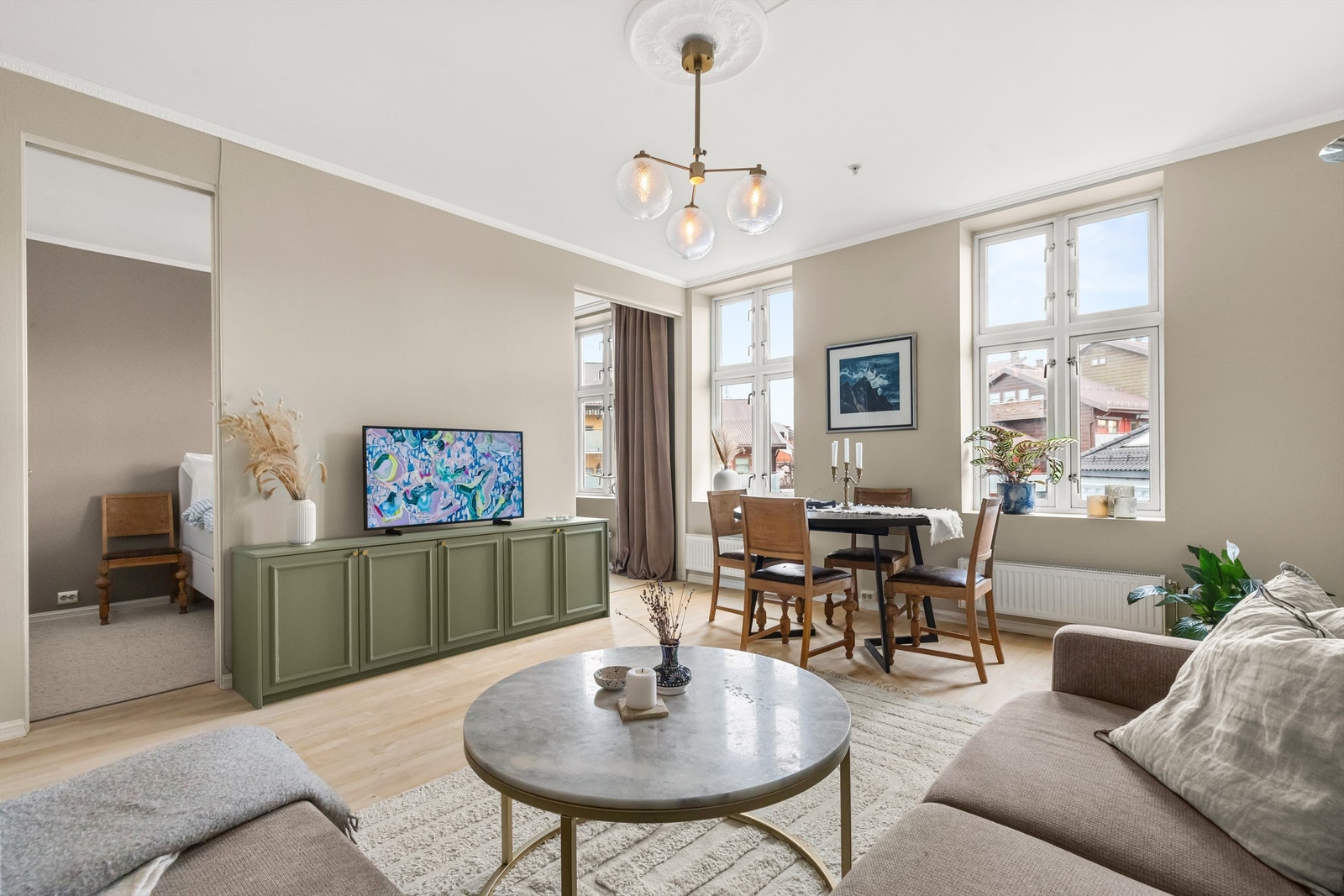 En lekker og gjennomgående 3-roms selveier med vestvendt balkong i rolige omgivelser på Grünerløkka. Galleribilde