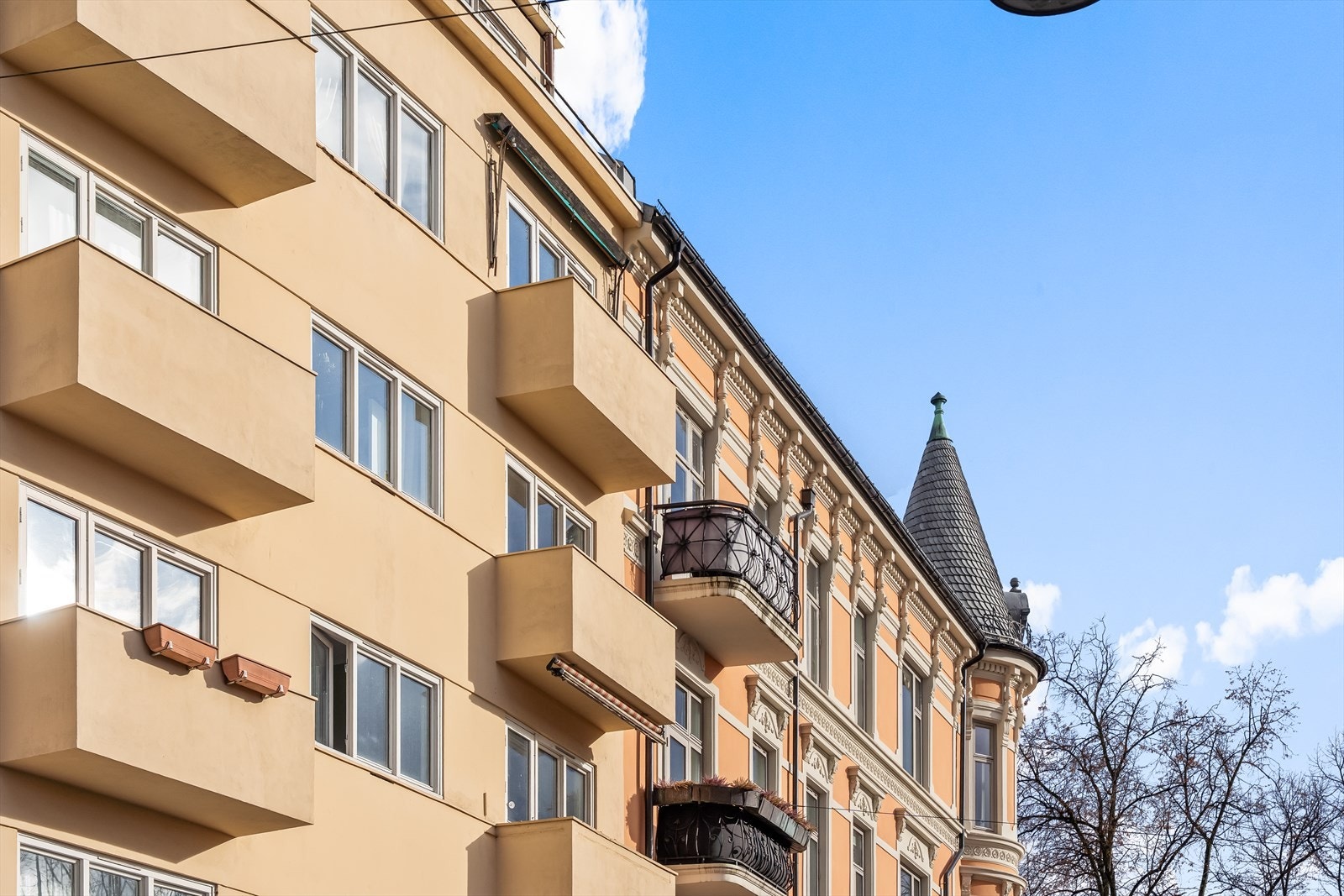 Det er i tillegg mulighet for kjøp av parkeringsplass i garasjekjeller under bygget, konferer megler ved spørsmål vedr. dette. Galleribilde