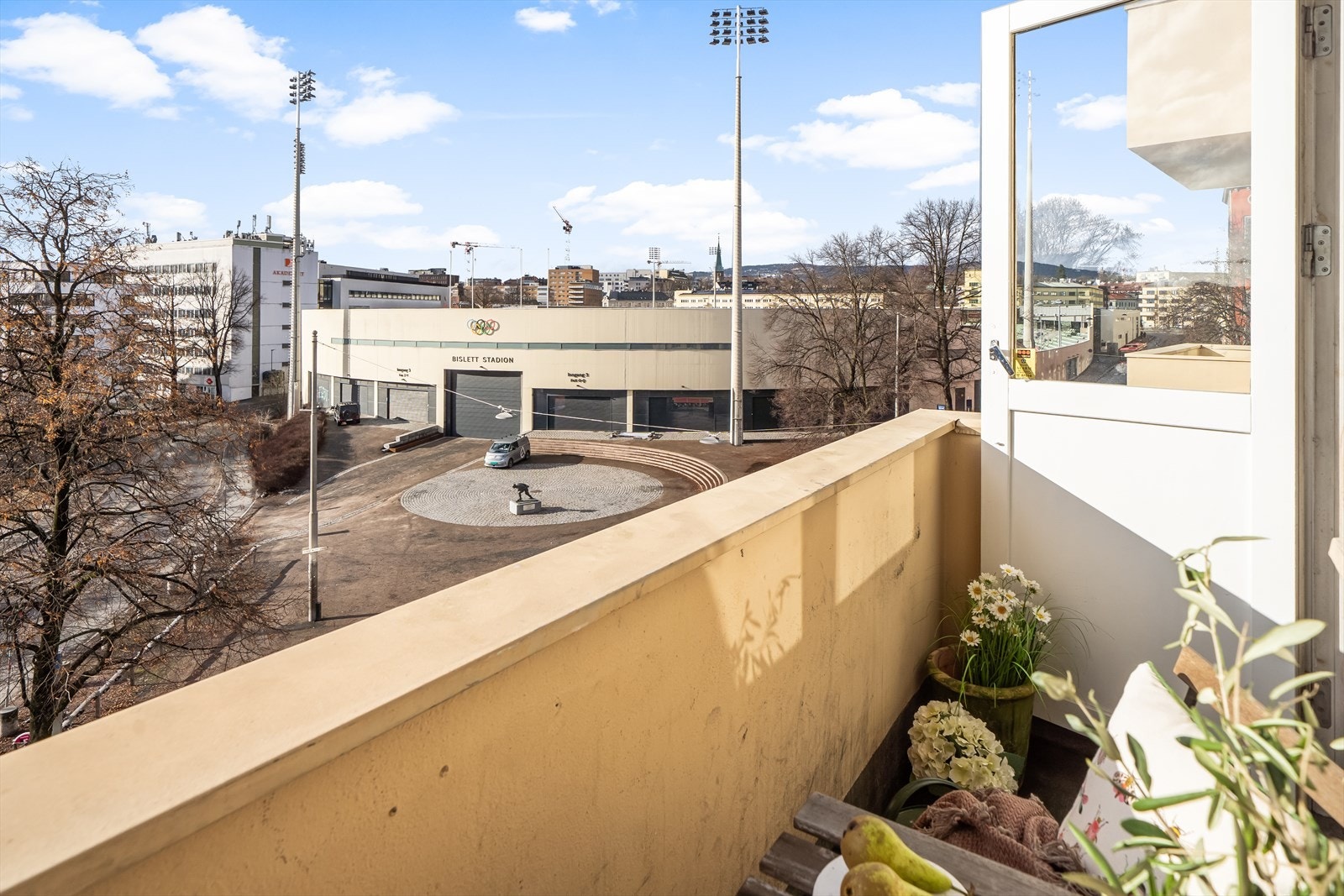 Utsikt ned til Bislett stadion. Galleribilde
