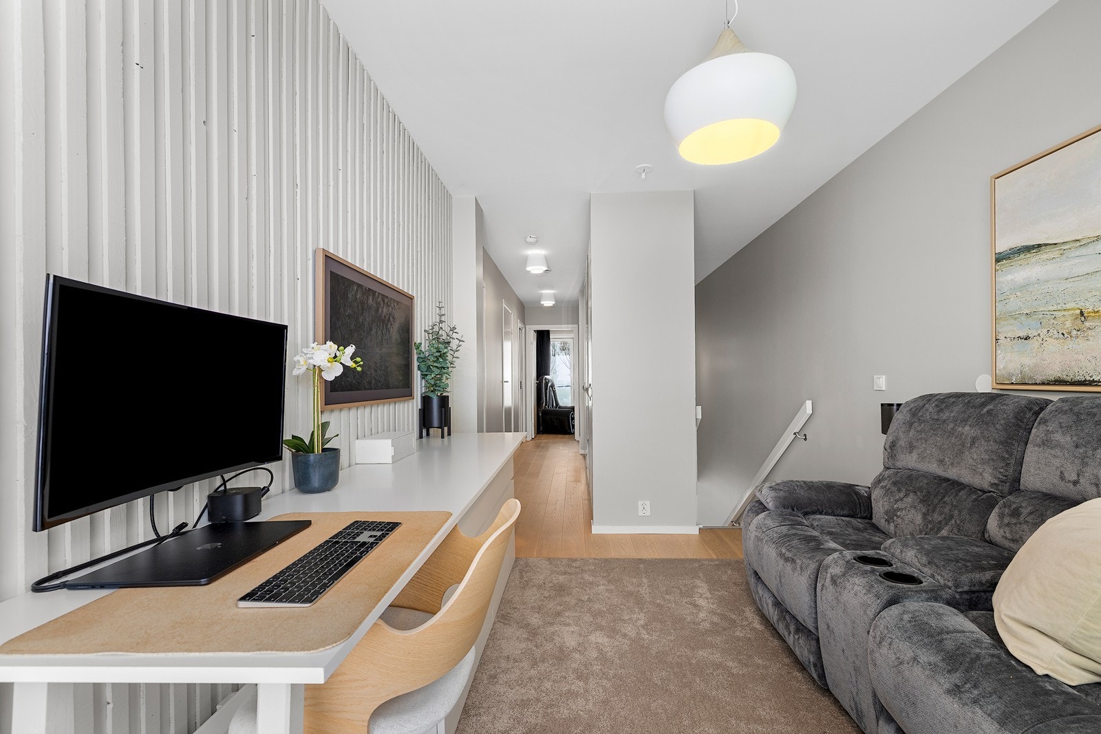 Stort allrom som fint kan brukes som ekstra stue, lekerom for barna, kontor mv. Galleribilde