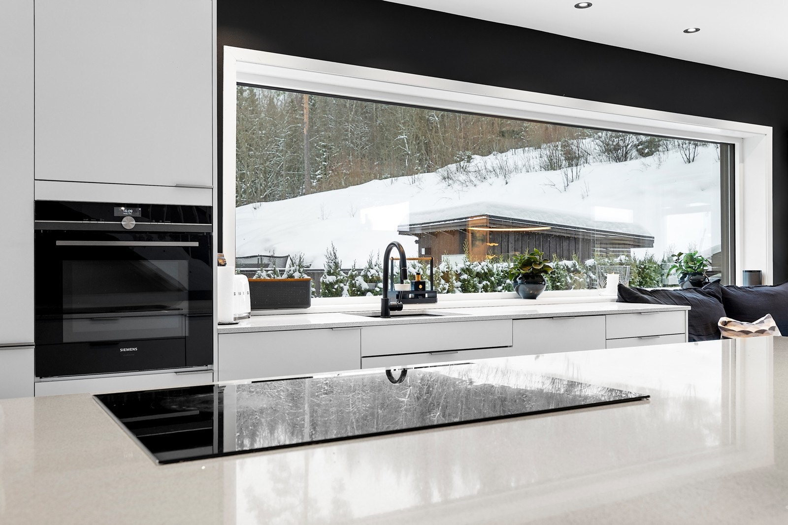 Hvitevarer fra Electrolux og Siemens. Galleribilde