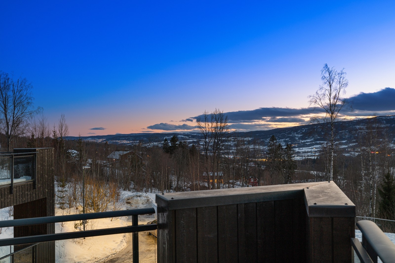 Utsikt på kveldsstid. Galleribilde