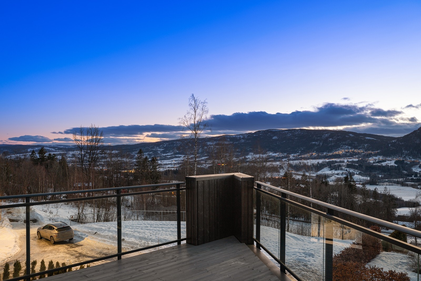 Da vil den eksklusive takterrassen imponere - et fantastisk sted for sosiale sammenkomster, grilling og lange sommerkvelder under åpen himmel. Galleribilde
