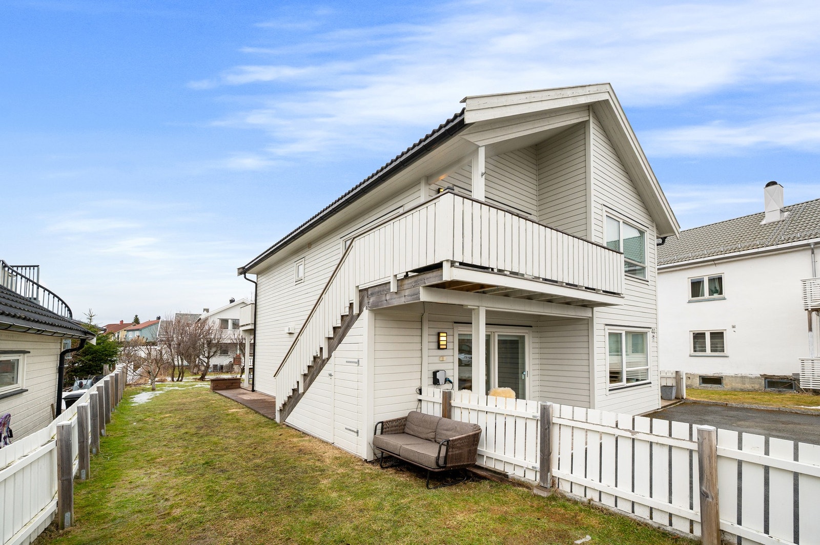 Det er etablert en utvendig bod under trappen fra balkongen. Galleribilde