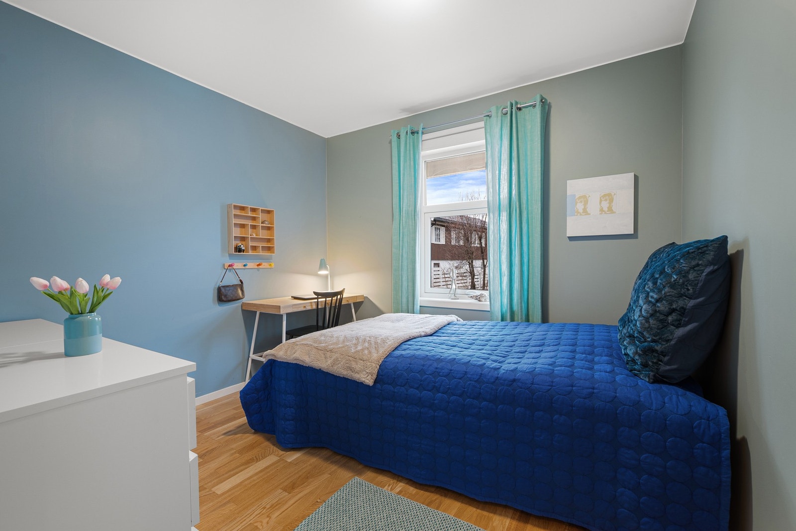 Soverom 1 er oppmålt til 8,3 kvadratmeter. Galleribilde