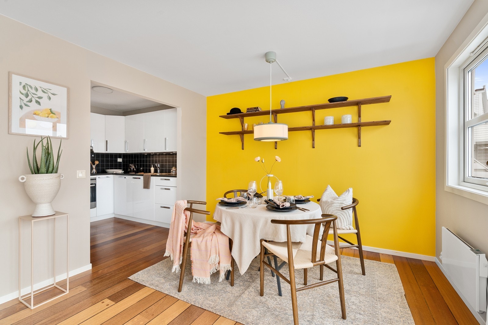 Stue med åpen kjøkkenløsning Galleribilde