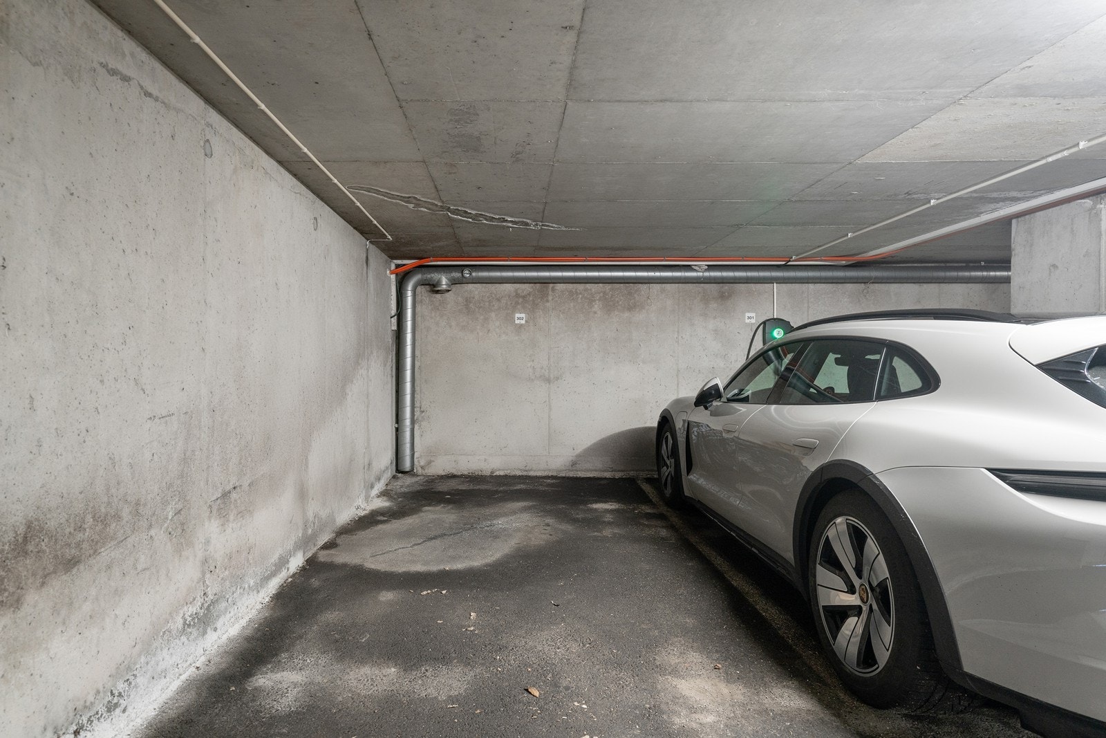 Egen parkering i lukket anlegg Galleribilde