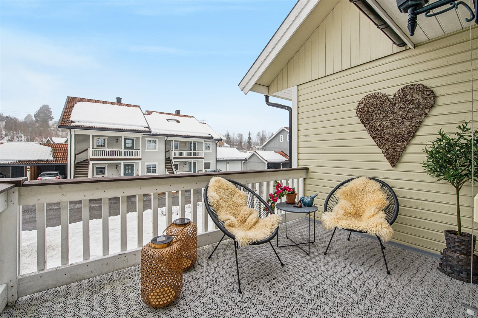 Her får en hyggelig uteplass, perfekt for å nyte både morgenkaffen og rolige kvelder. Galleribilde