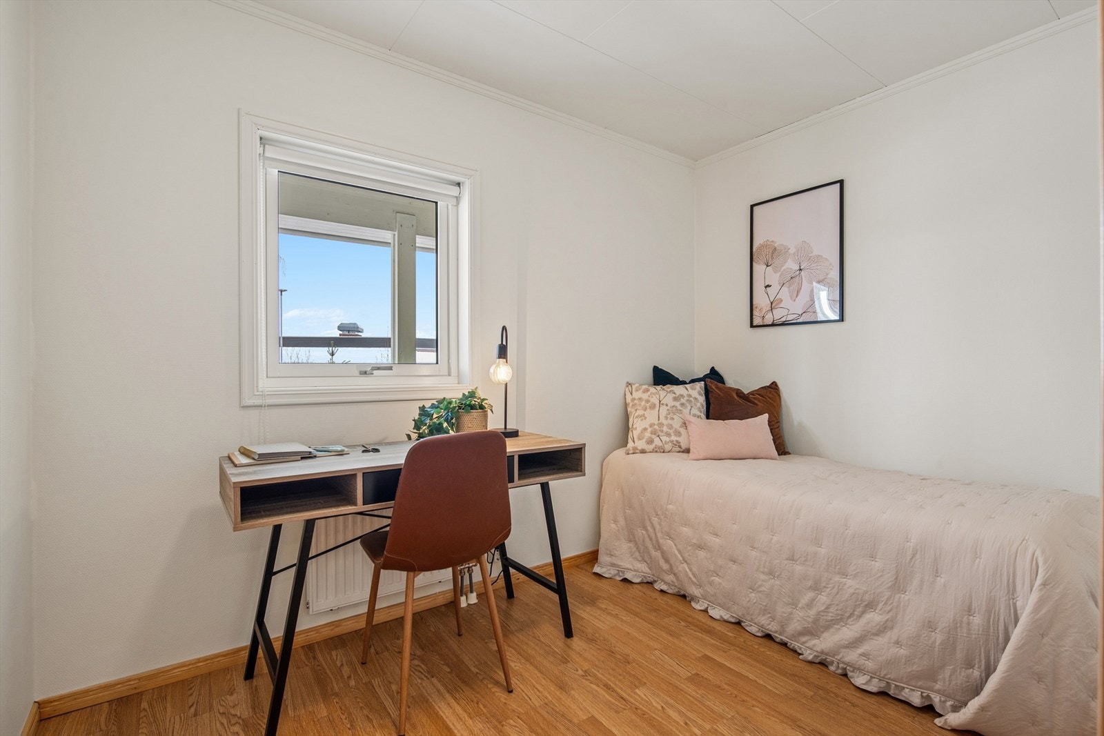 Det andre soverommet egner seg godt som barnerom, gjesterom eller kontor. Galleribilde