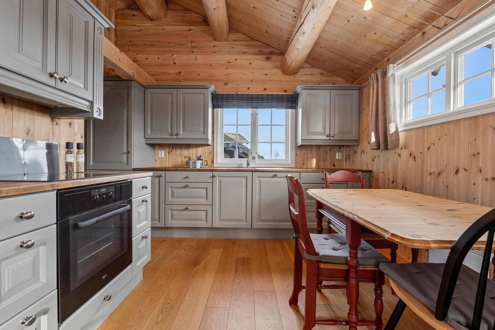 Også her er kjøkkenet levert av Jarle Finseth. Galleribilde