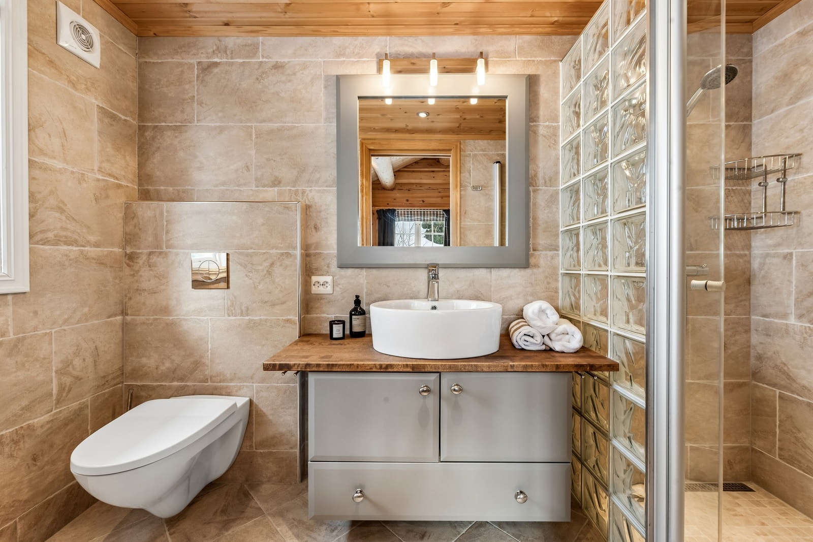 Bad i annekset. Galleribilde