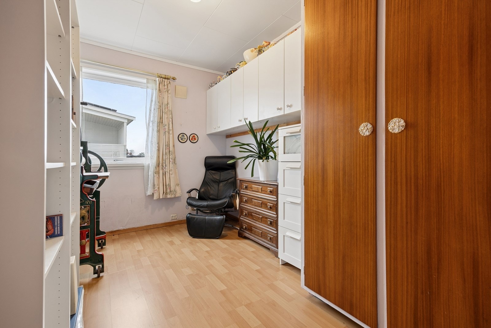 Soverom 2 er også romslig og utstyrt med god lagringsplass. Galleribilde