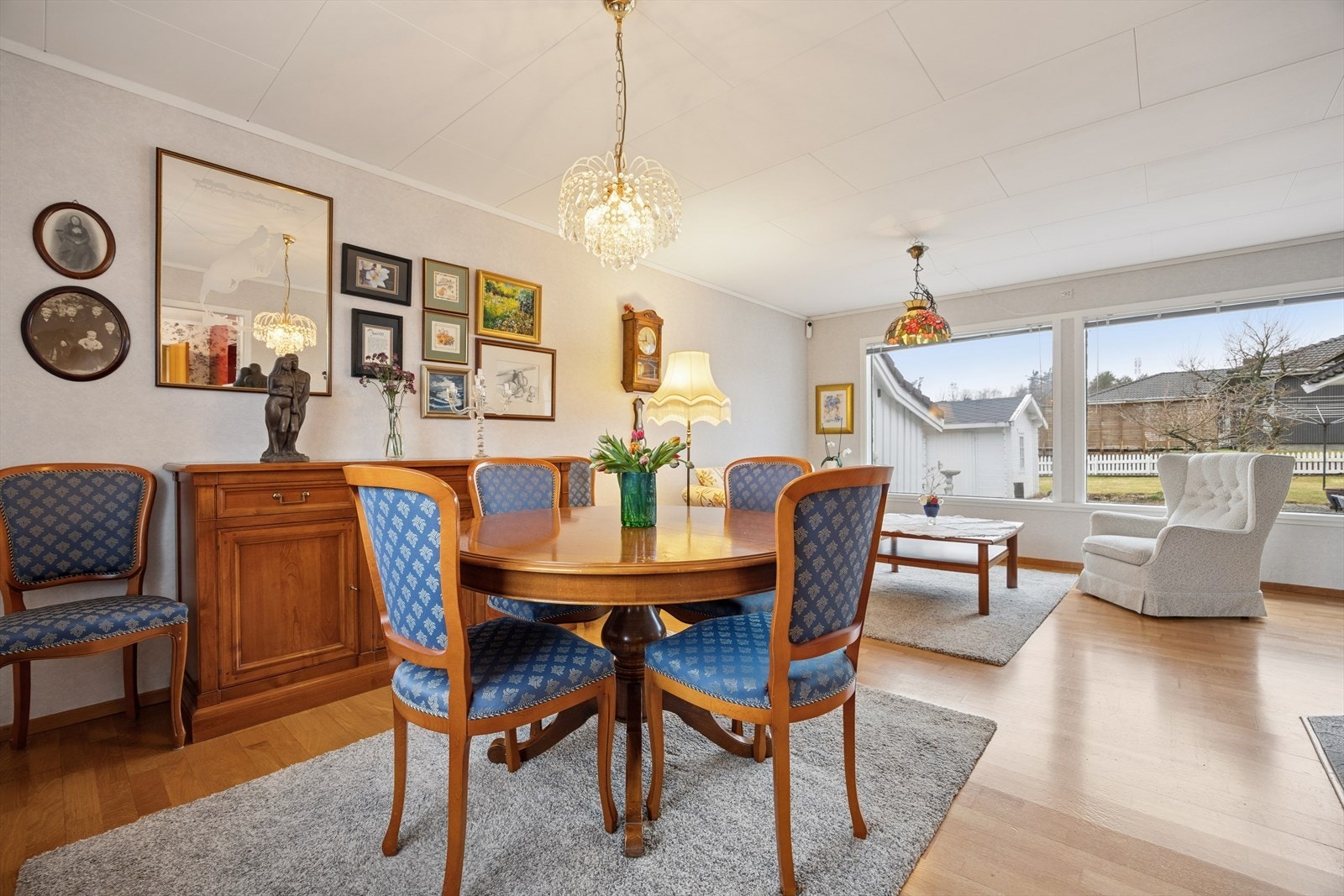 Her har man god plass til å dekke langbord og samle familie og venner! Galleribilde