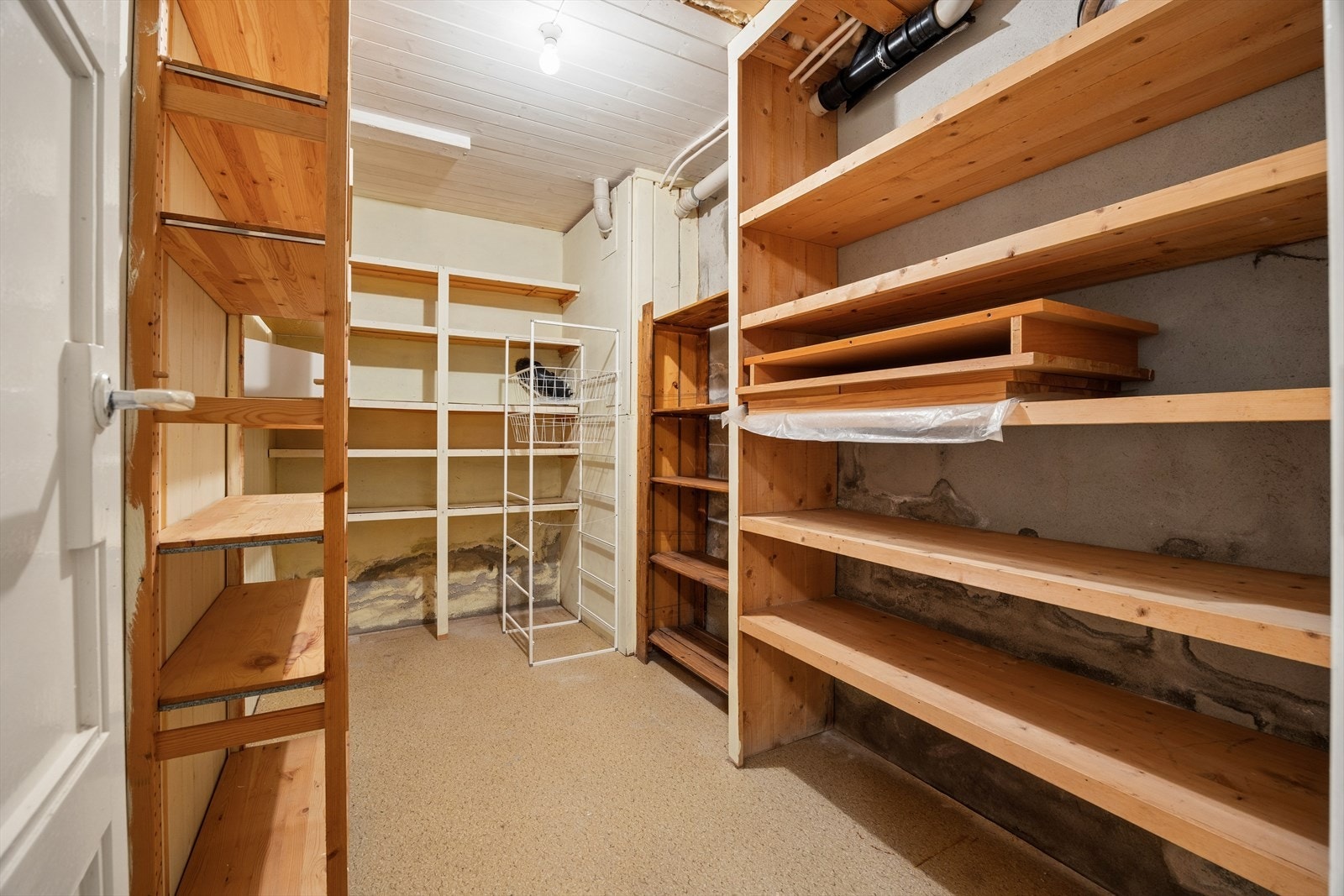 Gode lagringsmuligheter i kjelleren. Galleribilde