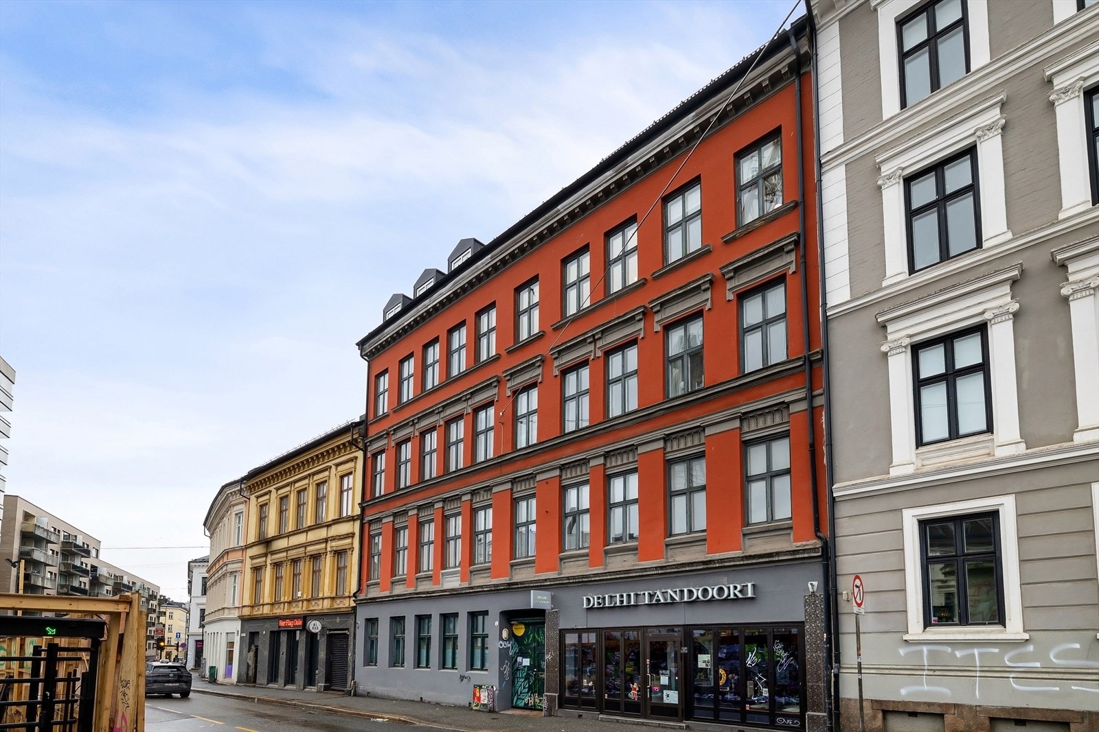 Leiligheten ligger i en klassisk bygård fra 1882 i et frittstående borettslag med 17 andeler. Galleribilde