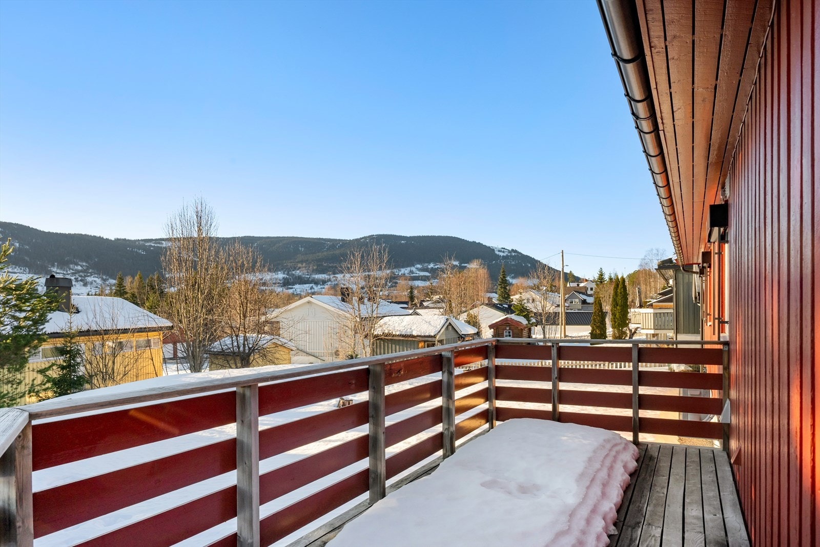 Terrasse med utgang fra stue. Galleribilde