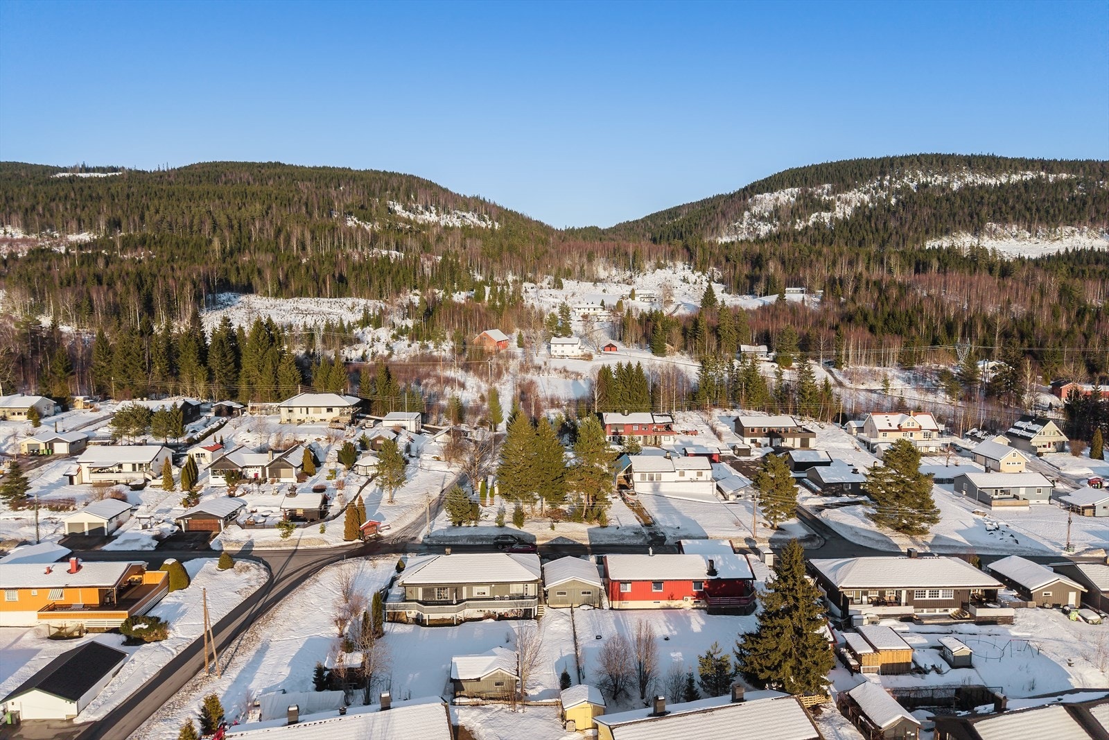 Boligen er del av et rolig nabolag med flotte utsiktsforhold. Galleribilde