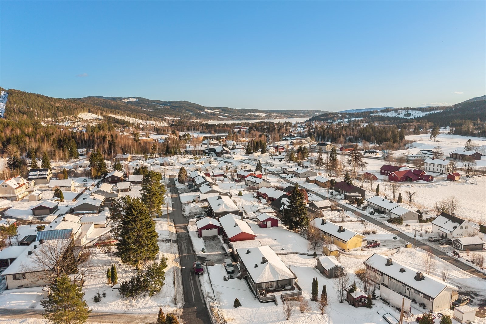 Området har en god beliggenhet med kort avstand til lokale fasiliteter og offentlig transport. Galleribilde