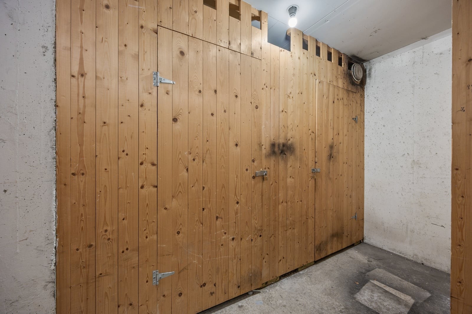 I tillegg til den innvendige boden medfølger en kjellerbod på 4 m² for ekstra lagring. Galleribilde