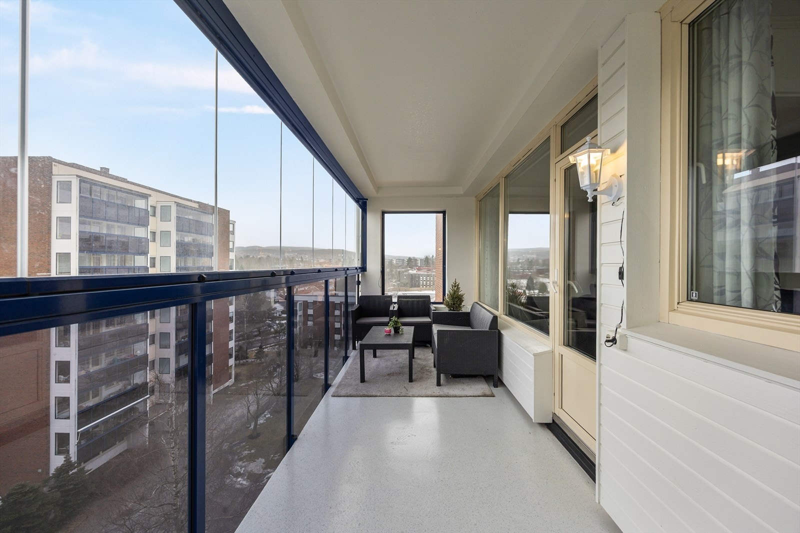 Balkongen er bygget i en solid betong- og metallkonstruksjon. Galleribilde