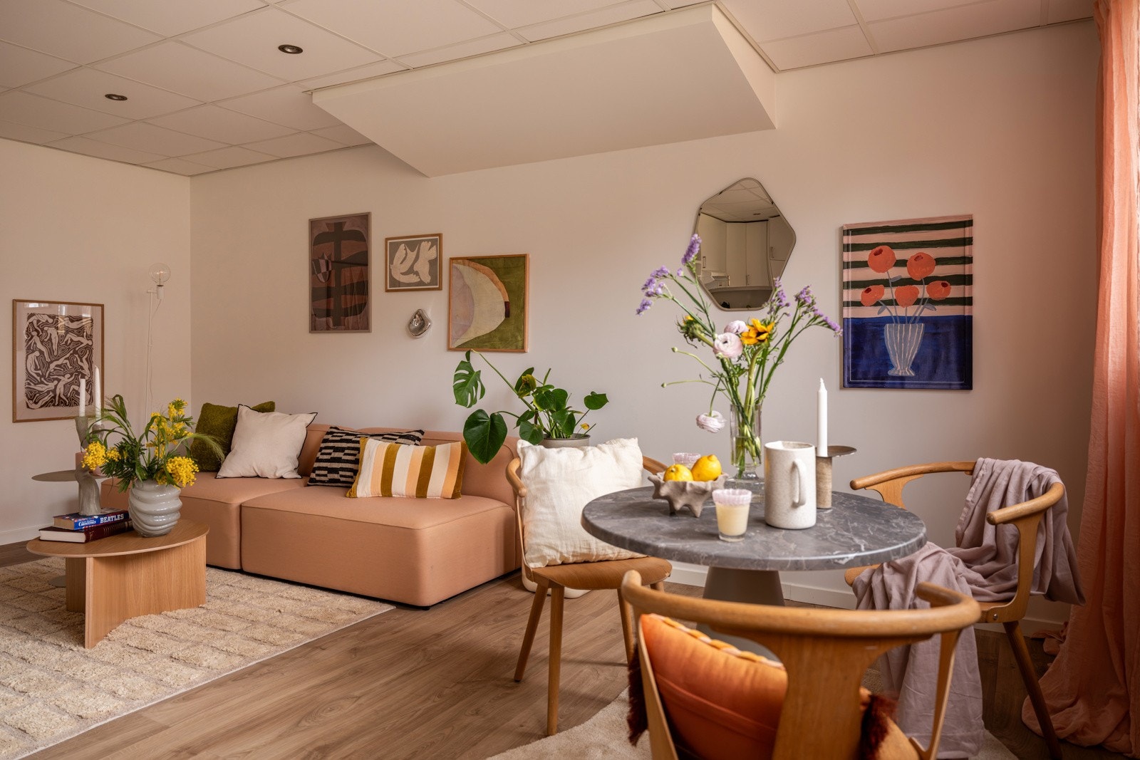 God plass til spisebord, hvor du kan samle familie og venner for en hyggelig aften. Galleribilde