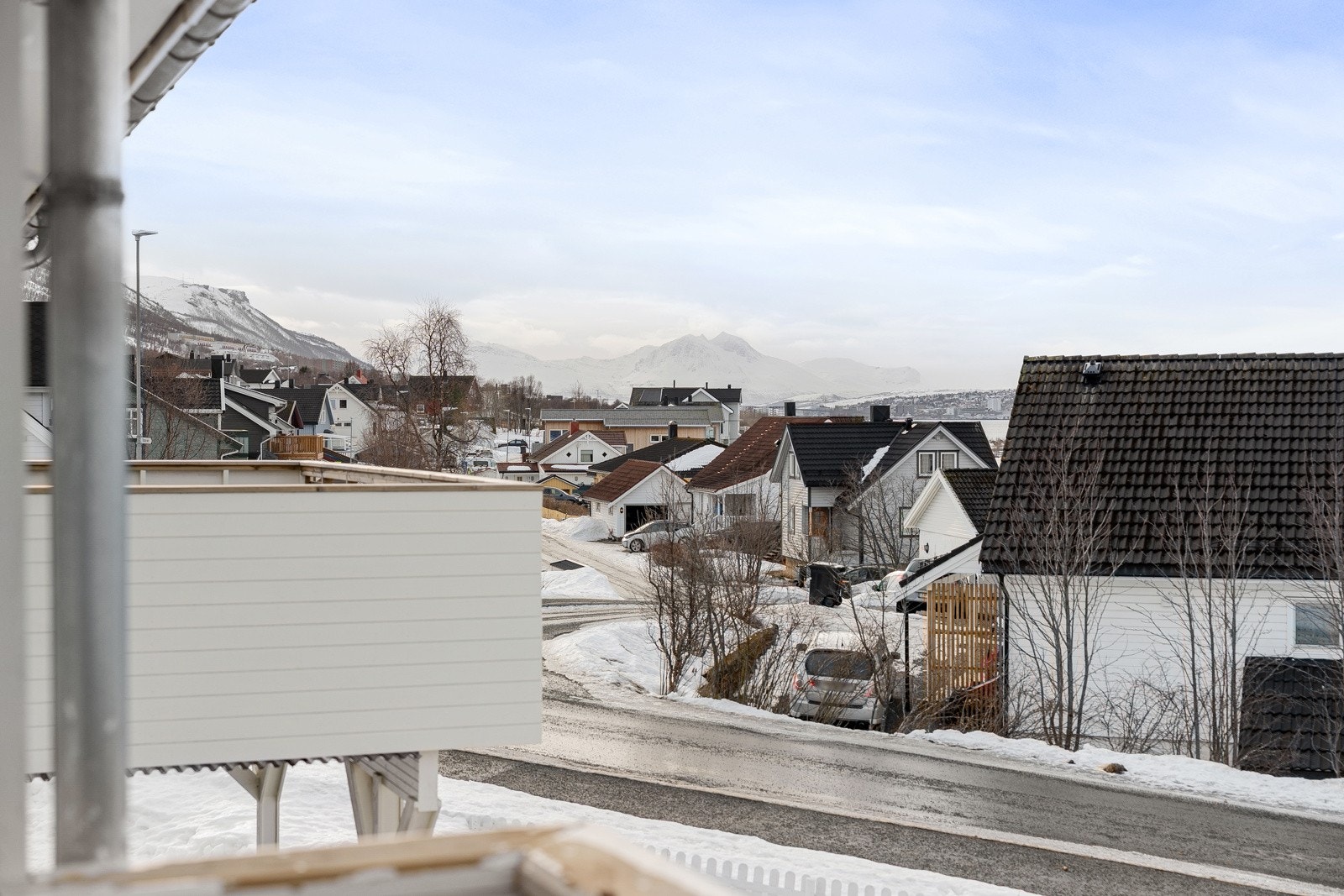 Flott utsikt fra både stue og veranda. Galleribilde