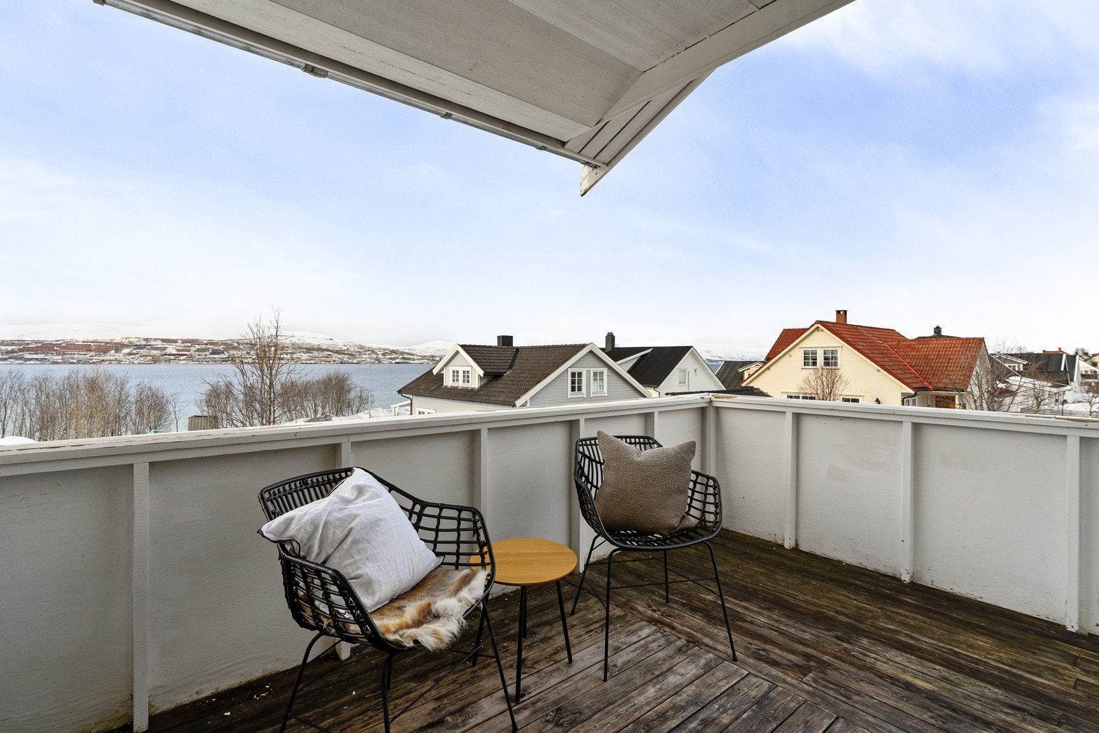 Fin uteplass med gode solforhold på sommerstid. Galleribilde