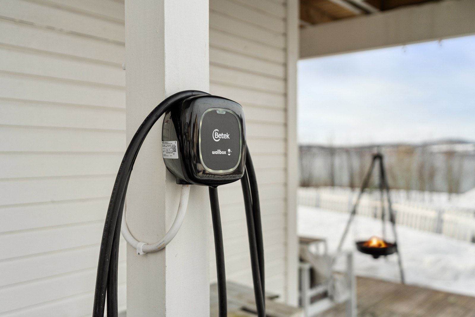 Det er montert el-billader på nordsiden av fasaden. Galleribilde