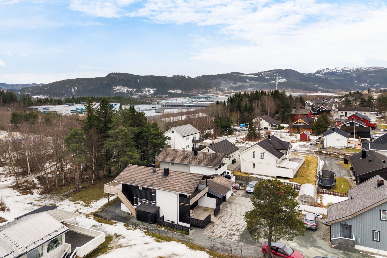 Det er også en utvendig bod som kommer godt med til lagring. Galleribilde