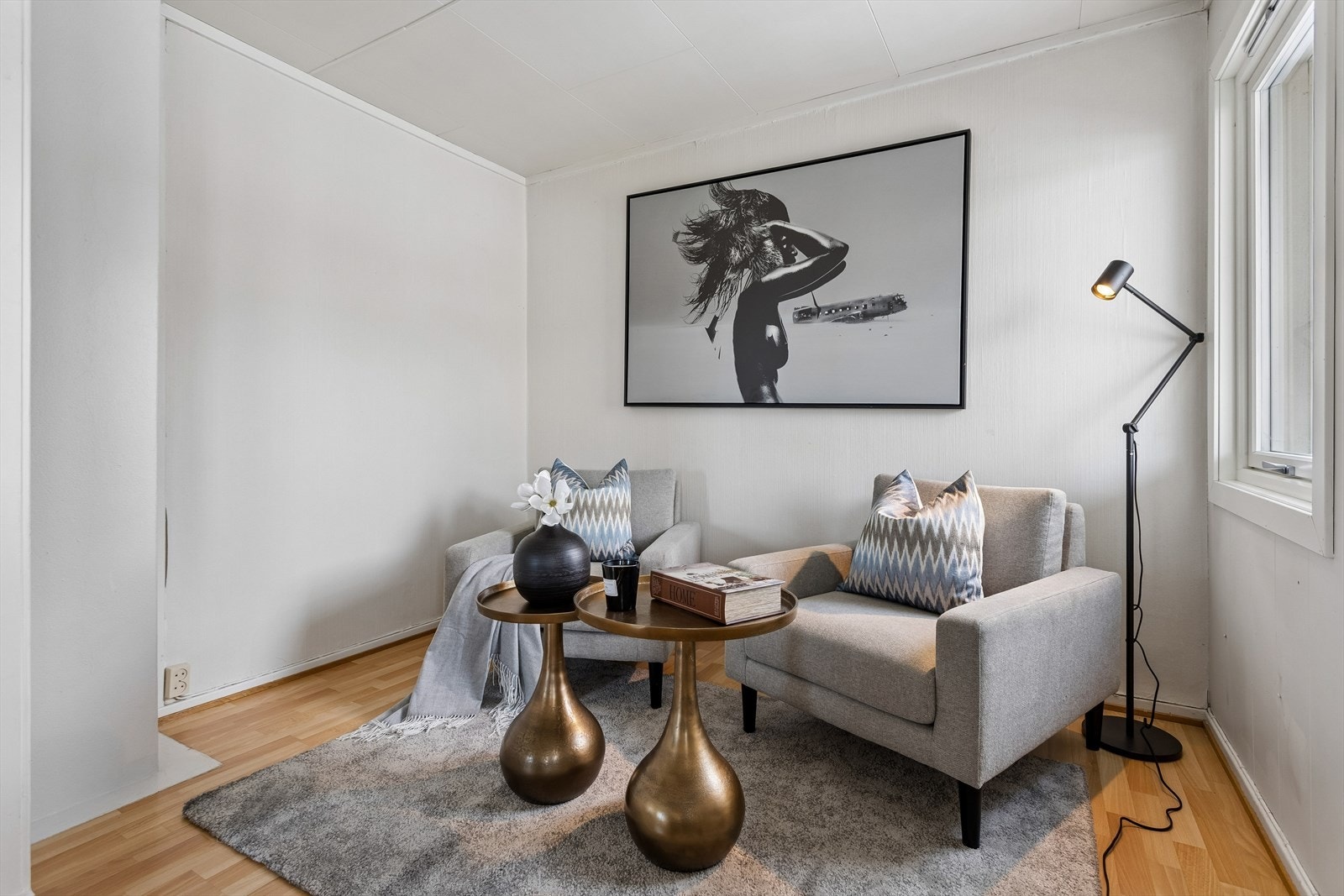 Den fleksible planløsningen gir rom for flere sittegrupper eller en egen lesekrok. Galleribilde