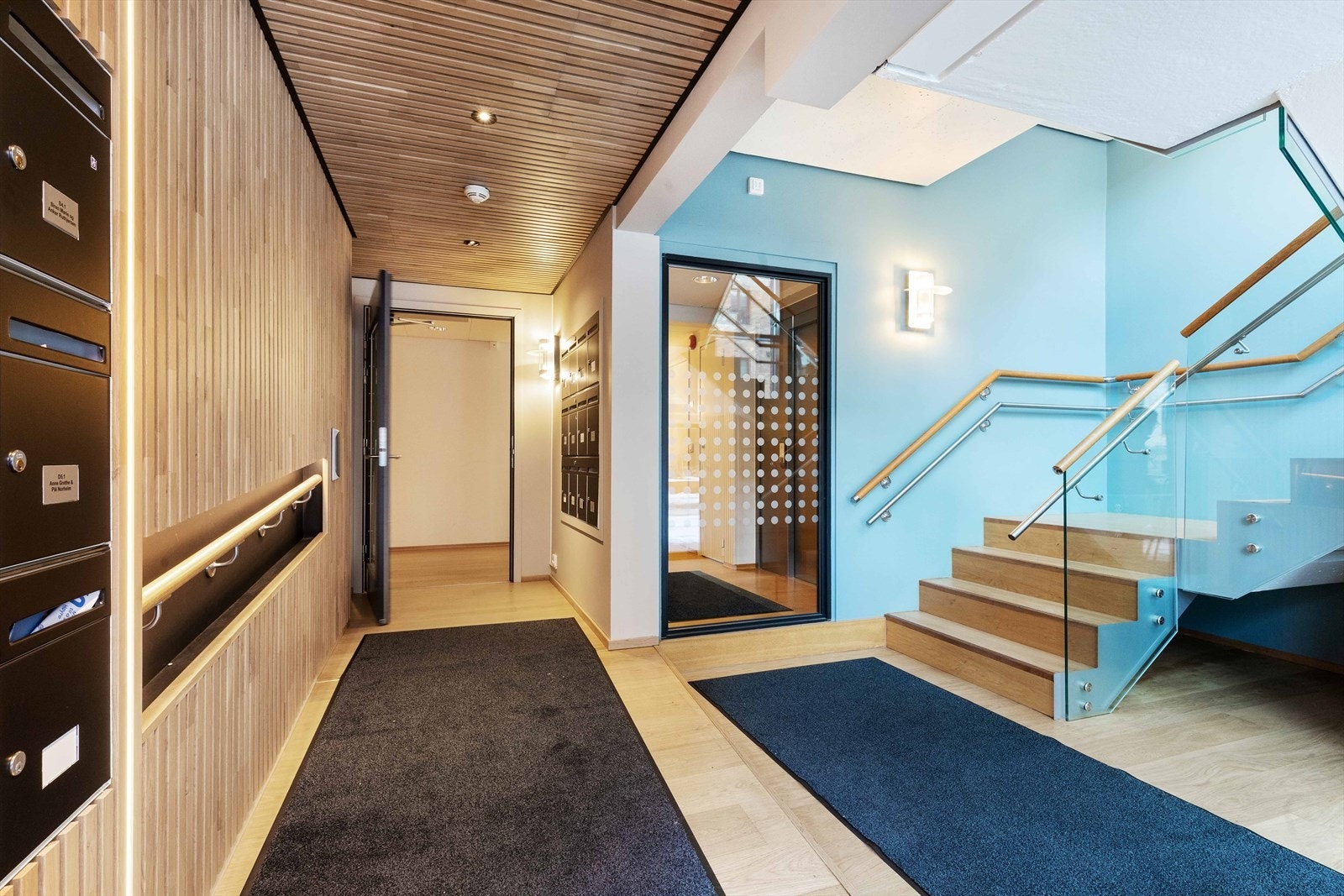 Trivelig felles inngangsparti Galleribilde